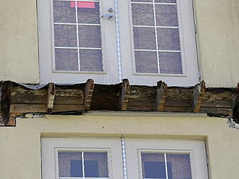 Balcony had 'severe dry ro...